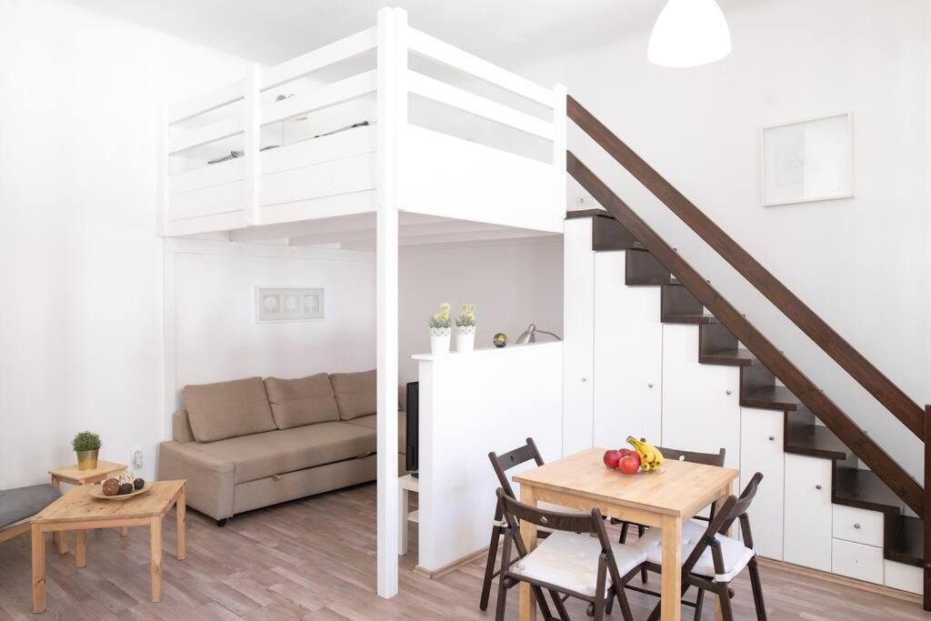 N28 Studio Next To Andrassy Boulevard. Budapest Kültér fotó