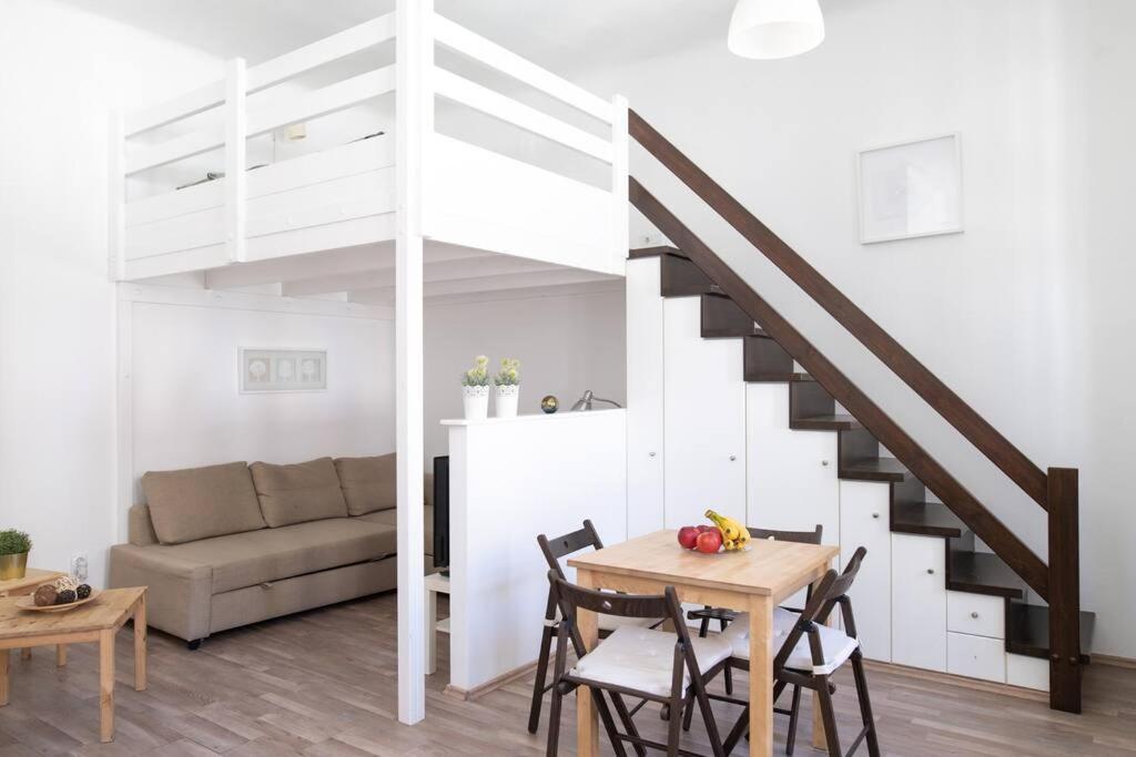 N28 Studio Next To Andrassy Boulevard. Budapest Kültér fotó